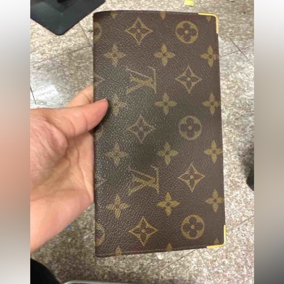 LV Preloved Money Holder IPhone Agenda Holder/Credit Card/Wallet - Picture 2 of 7